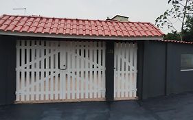 Casa na praia com piscina e churrasqueira